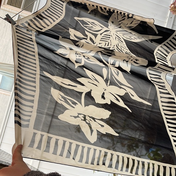 Black & Cream Color Chiffon Shawl / Wrap - Picture 9 of 12